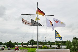 Die Flagge der BUSSARD weht über dem Trainingszentrum