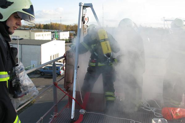 Fortbildung Schiffsbrandbekämpfung für Brandbekämpfungseinheit Rostock (SEG-See) HRO 1